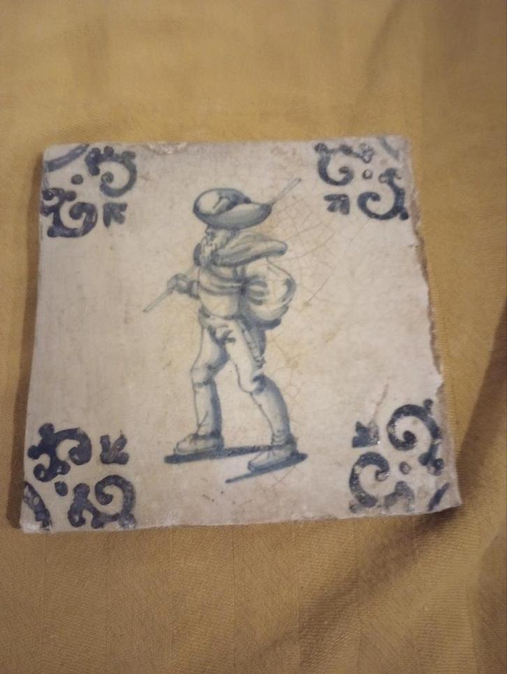 Oude Delfts Blauwe Tegel - Schaatsende Man, Antiek en Kunst, Antiek | Wandborden en Tegels, Ophalen of Verzenden