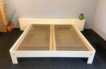 Auping Auronde 180 met achterwand wit . beschikbaar voor biedingen