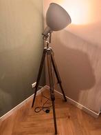 Industriële vloerlamp met houten statief, Ophalen, Gebruikt, Hout, 150 tot 200 cm