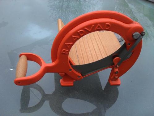 Raadvad brood snijder (70s, Deens Ove Larsen design, vintage, Antiek en Kunst, Antiek | Keukenbenodigdheden, Verzenden