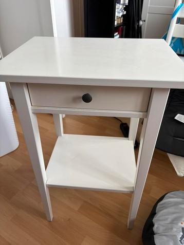 Nachtkastje Ikea Hemnes wit beschikbaar voor biedingen