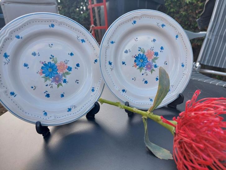 Vintage Provincial Bouquet Borden, Huis en Inrichting, Keuken | Servies, Gebruikt, Bord(en), Overige stijlen, Aardewerk, Ophalen of Verzenden