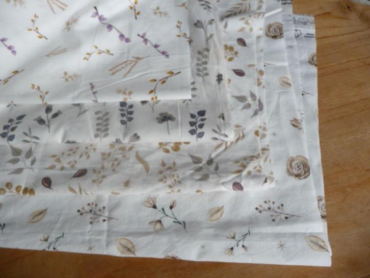 Stofrestant bloemenprint, Hobby en Vrije tijd, Stoffen en Lappen, Nieuw, Katoen, 120 cm of meer, 30 tot 200 cm, Verzenden