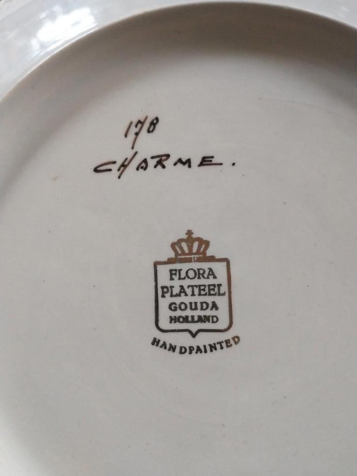 Flora Plateel Gouda Charme Fruittest, Antiek en Kunst, Antiek | Schalen, Ophalen of Verzenden