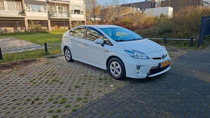 Toyota Prius 1.8 Plug-in Hybrid 136PK Aut 2012 Wit, Auto's, Toyota, Particulier, Prius, 360° camera, 4x4, ABS, Achteruitrijcamera