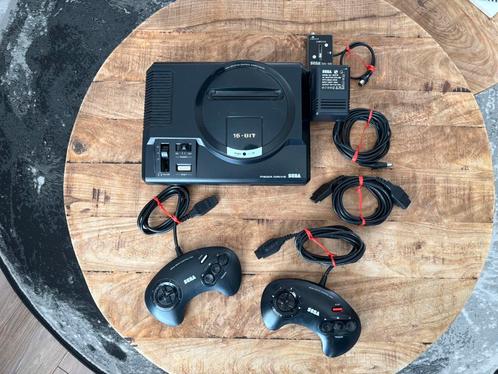 Sega Mega Drive 16 bit set compleet + 2 controllers | Netjes, Spelcomputers en Games, Spelcomputers | Sega, Zo goed als nieuw