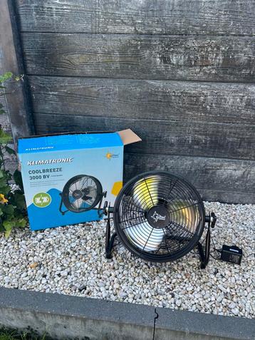 Vloer ventilator 12 standen op accu/vaste stroom beschikbaar voor biedingen