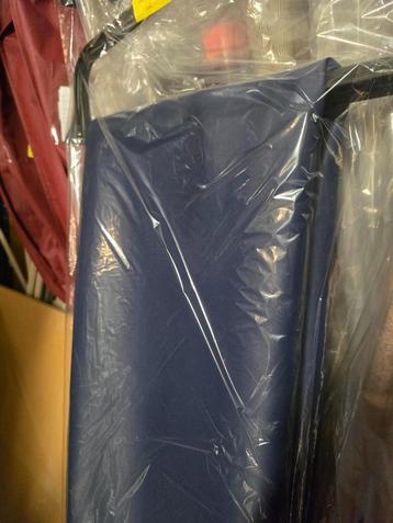 Dim out blauw gordijn beschikbaar voor biedingen