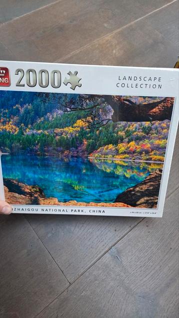 Nieuw in folie puzzel 2000 stukjes beschikbaar voor biedingen