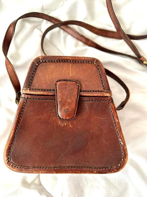 Vintage design schoudertasje van oude fototas, Sieraden, Tassen en Uiterlijk, Tassen | Damestassen, Gebruikt, Schoudertasje, Bruin