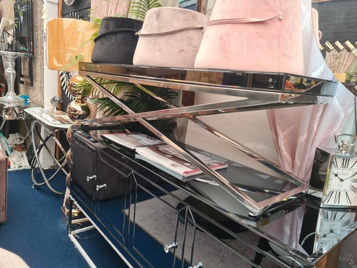 TV Tafel Spiegel met Zilver Poten - Showmodel, Huis en Inrichting, Kasten | Dressoirs, Ophalen of Verzenden