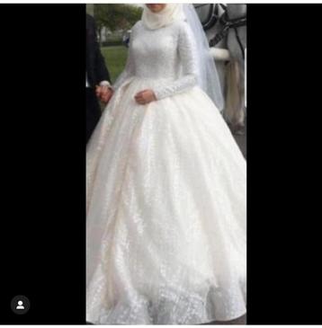 Peachtige trouwjurk met veel steentjes - een echte koopje! beschikbaar voor biedingen