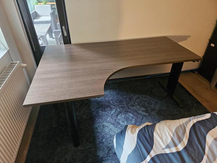 Donkerbruin hoekbureau | Dark brown corner desk - 180x120cm, Huis en Inrichting, Bureaus, Gebruikt, Bureau, In hoogte verstelbaar