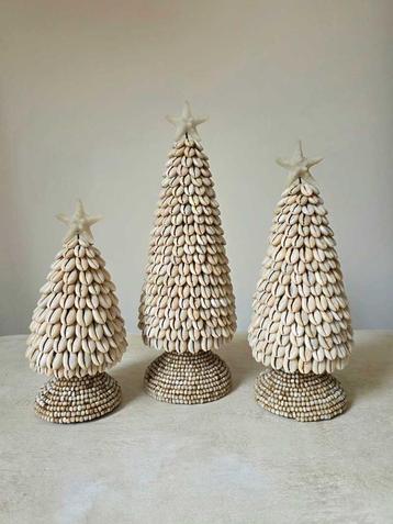 Schelpen kerstboom met kralen 1 zand uit Bali beschikbaar voor biedingen