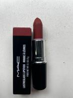 MAC Lustreglass Lipstick - Posh Pit 29 euro, Lippen, Bruin, Nieuw, Ophalen of Verzenden