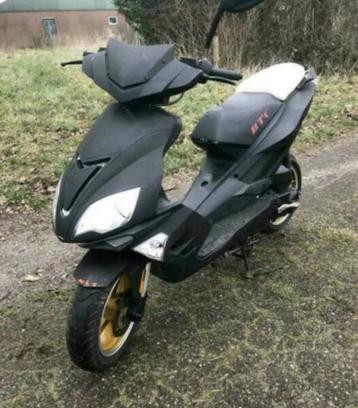 BTC scooter blauw kenteken 90 cc beschikbaar voor biedingen