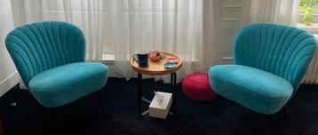 Twee leuke stoeltjes in mooie kleur turquoise in goede staat beschikbaar voor biedingen