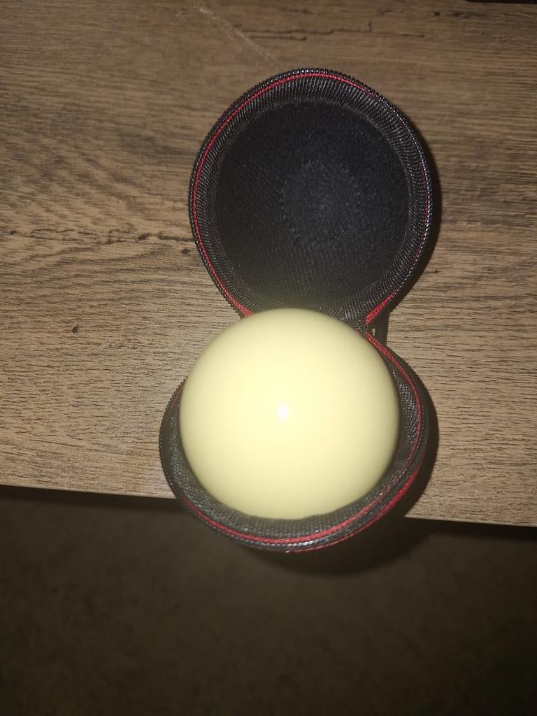 Biljartbal in etui, Ophalen of Verzenden, Gebruikt, Keu of Ballen