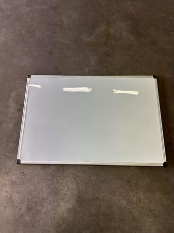 Whiteboard 90x60cm beschikbaar voor biedingen