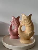 Vis Waterkaraf Keramiek - Geel & Roze - Nieuw!, Geel, Aardewerk of Porselein, Nieuw, Ophalen of Verzenden