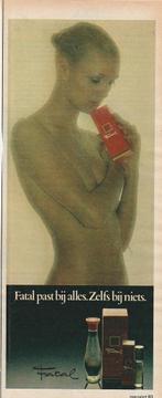 Retro reclame 1977 Fatal parfum naakte vrouw jaren 70, Verzenden, Overige typen
