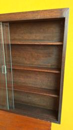 Vintage Vitrinekast - Donker Hout & Glazen Schuifdeuren, Huis en Inrichting, Gebruikt, 100 tot 150 cm, Glas, Vintage