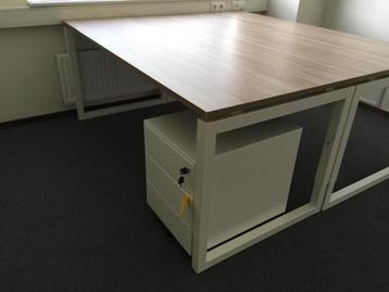 Verstelbare bureau 200x100cm  beschikbaar voor biedingen