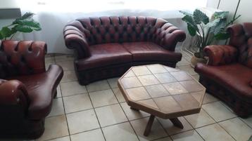 gratis ophalen oude salontafel eiken hout met tegeltjes beschikbaar voor biedingen