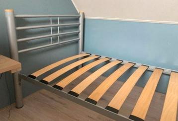 Eenpersoonsbed met lattenbodem beschikbaar voor biedingen