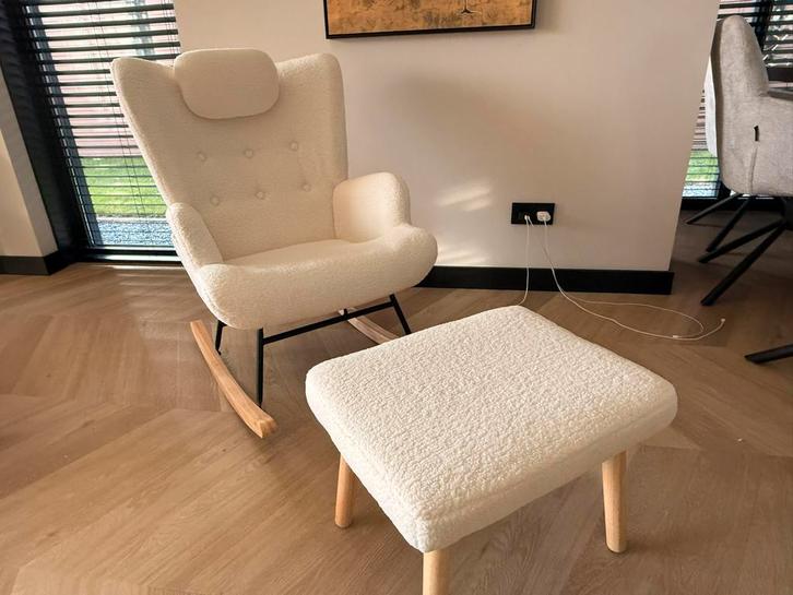 Schommelstoel teddy met voetenbank beige nieuw, Huis en Inrichting, Stoelen, Nieuw, Eén, Stof, Overige kleuren, Ophalen