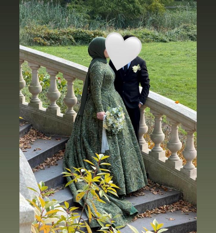 Olijfgroen/Kakigroene verlovingsjurk maat 48, is verstelbaar, Kleding | Dames, Trouwkleding en Trouwaccessoires, Zo goed als nieuw