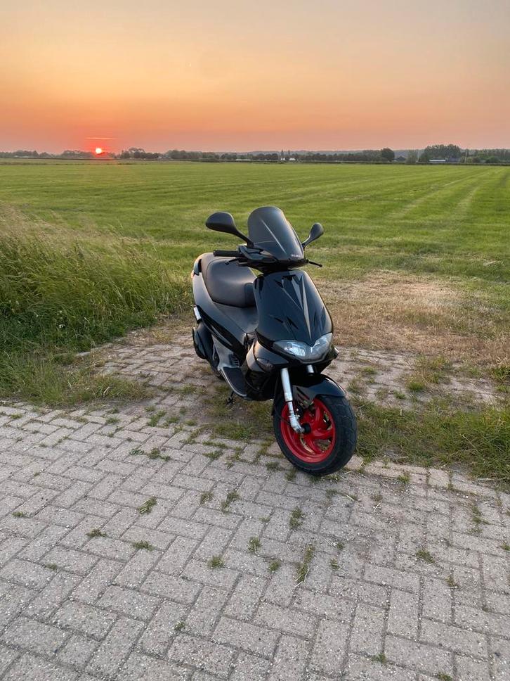 Gilera Runner DD - watergekoeld, Fietsen en Brommers, Scooters | Piaggio, Gebruikt, Overige modellen, Maximaal 45 km/u, Tweetakt