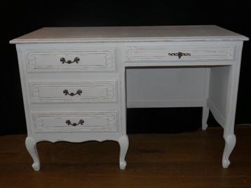 QUEEN ANN BUREAU GERESTYLED MET WITTE KRIJTVERF EN LICHT DOO beschikbaar voor biedingen
