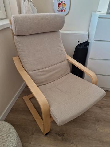 IKEA Relaxfauteuil met houten frame en stoffen bekleding beschikbaar voor biedingen