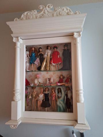 Mooie Tsjechische vitrine kast. beschikbaar voor biedingen