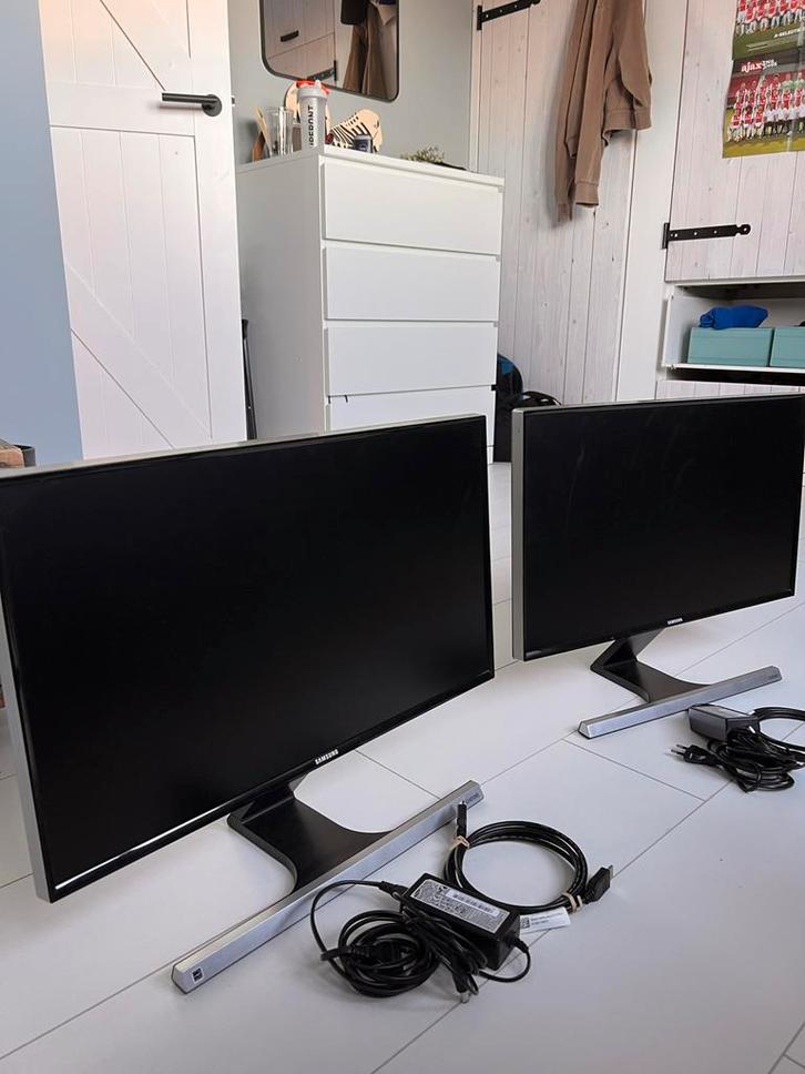2x Samsung S24D590L Monitoren - Full HD, Computers en Software, Monitoren, Gebruikt, 60 Hz of minder, HDMI, Gaming, Hoofdtelefoonaansluiting