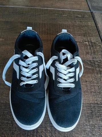 SPORTSCHOENEN ZWART MAAT 43 beschikbaar voor biedingen
