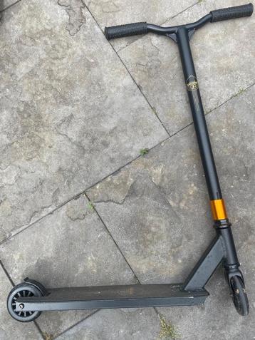 Goeie stuntstep Black Dragon beschikbaar voor biedingen