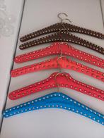 6 vintage kledinghangers met studs, in goede staat, Ophalen of Verzenden, Zo goed als nieuw, Hout