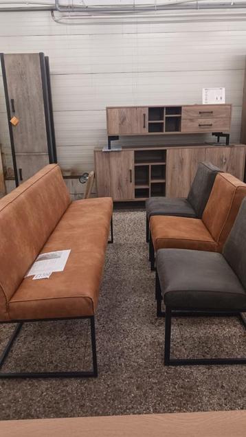 Set stoelen + bank beschikbaar voor biedingen