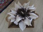 mand van riet met mooie foam bloem, Huis en Inrichting, Mand, Ophalen of Verzenden, Zo goed als nieuw, Riet