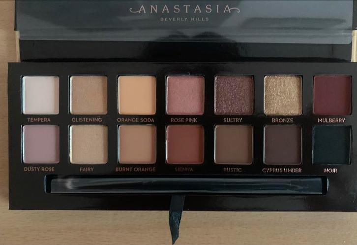 Anastasia Soft Glam Palette - Nieuw!, Sieraden, Tassen en Uiterlijk, Uiterlijk | Cosmetica en Make-up, Nieuw, Make-up, Ogen, Bruin