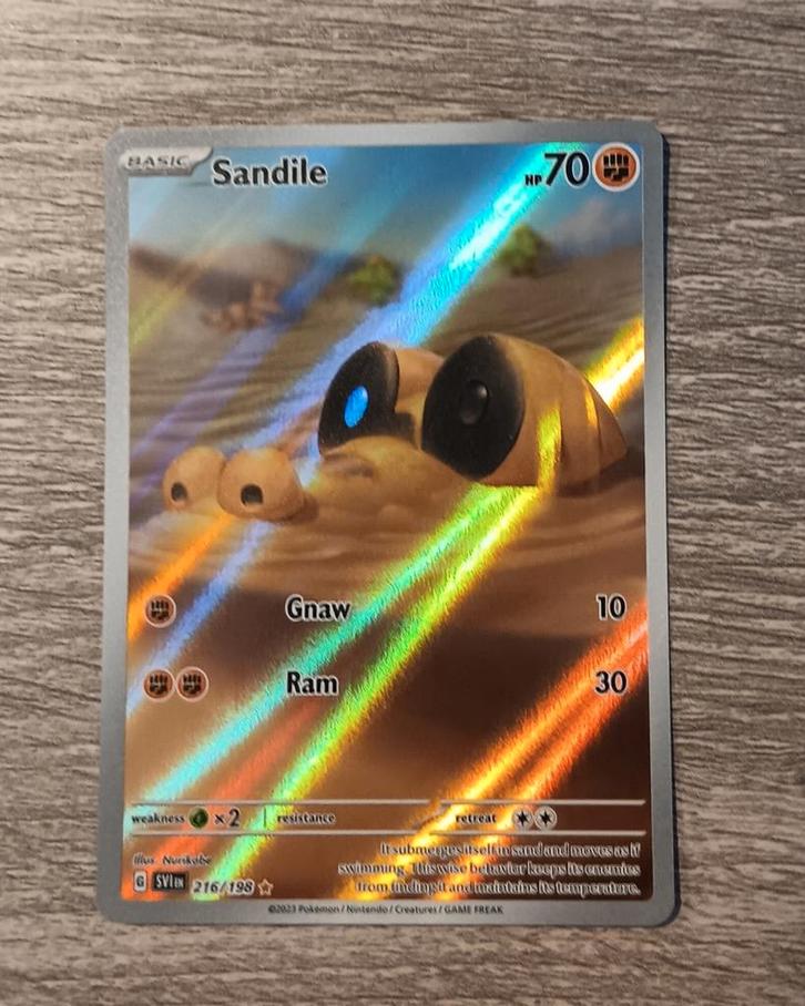 Sandile Scarlet & Violet baseset, Hobby en Vrije tijd, Verzamelkaartspellen | Pokémon, Zo goed als nieuw, Ophalen of Verzenden