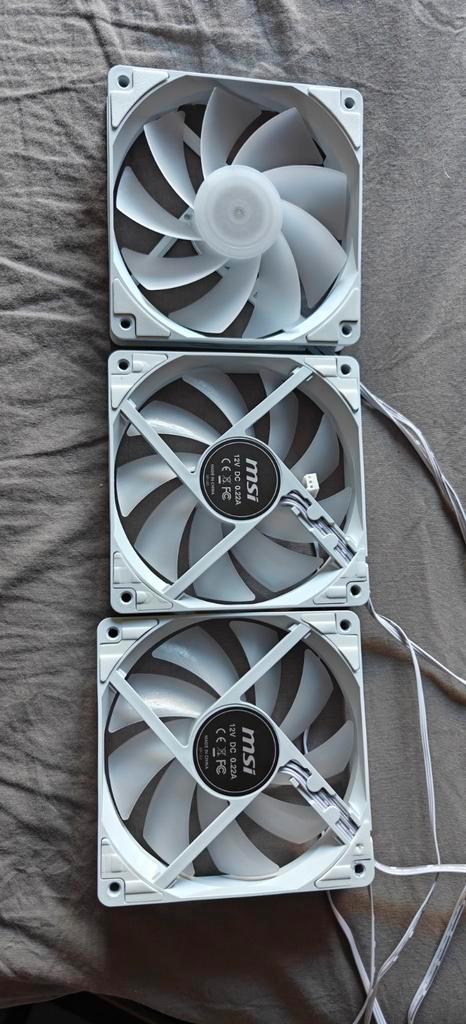 Msi. Rgb 120 mm 3 + 1 gratis case fans, Computers en Software, Computerkoelers, Zo goed als nieuw, Luchtkoeling, Ophalen of Verzenden