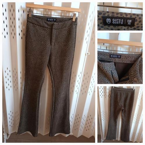 XS GUTS & GUSTO groene broek zwarte dots high rise flared!, Kleding | Dames, Broeken en Pantalons, Zo goed als nieuw, Maat 34 (XS) of kleiner