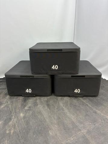 OPRUIMING! 3 Stuks Technogym Plyobox 40 beschikbaar voor biedingen
