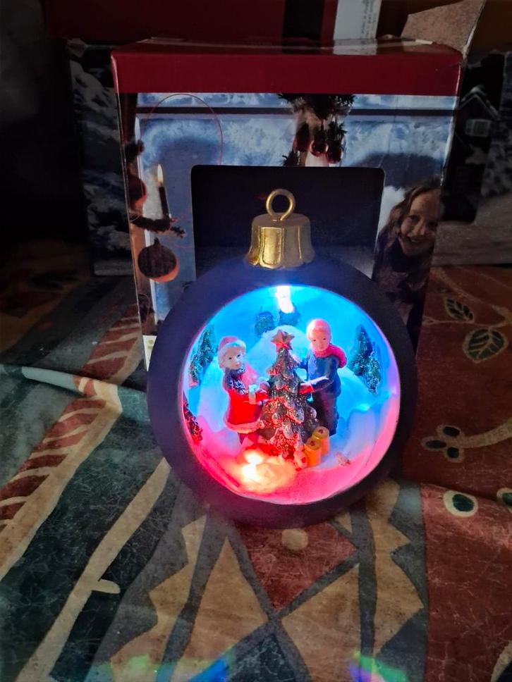 Kerstbal met verlichting en geluid, Diversen, Kerst, Zo goed als nieuw, Ophalen