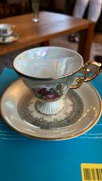 Kop en schotel parelmoer en goud kleurig, Huis en Inrichting, Keuken | Servies, Ophalen of Verzenden