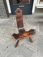 Brutalist houten Spaanse driepoot stoel, antieke kruk hout, Ophalen