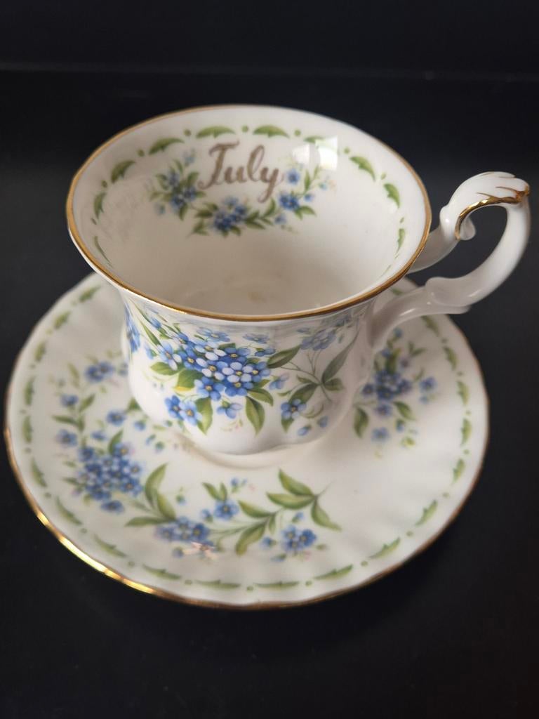 July flower of the month series, Verzamelen, Porselein, Kristal en Bestek, Ophalen of Verzenden, Zo goed als nieuw, Porselein